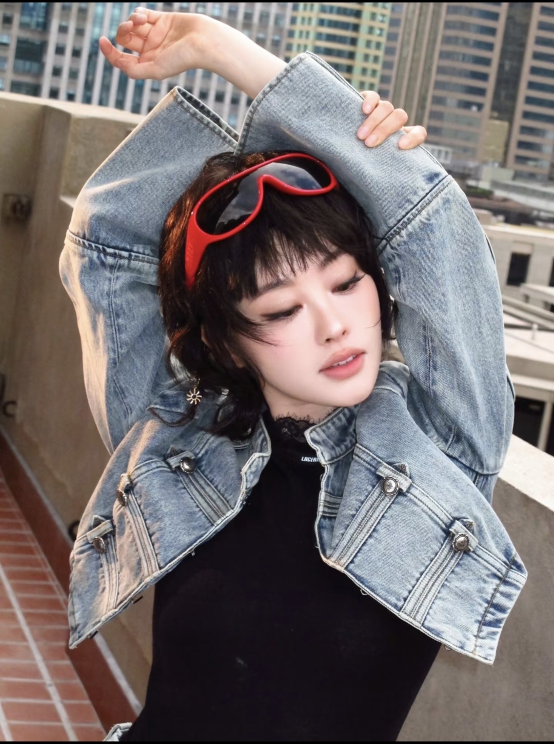 谁能看出来这是哪个明星。

不说的话，谁能看出来这是祝绪丹。

最近的女明星都咋的了，一个比一个认不出。