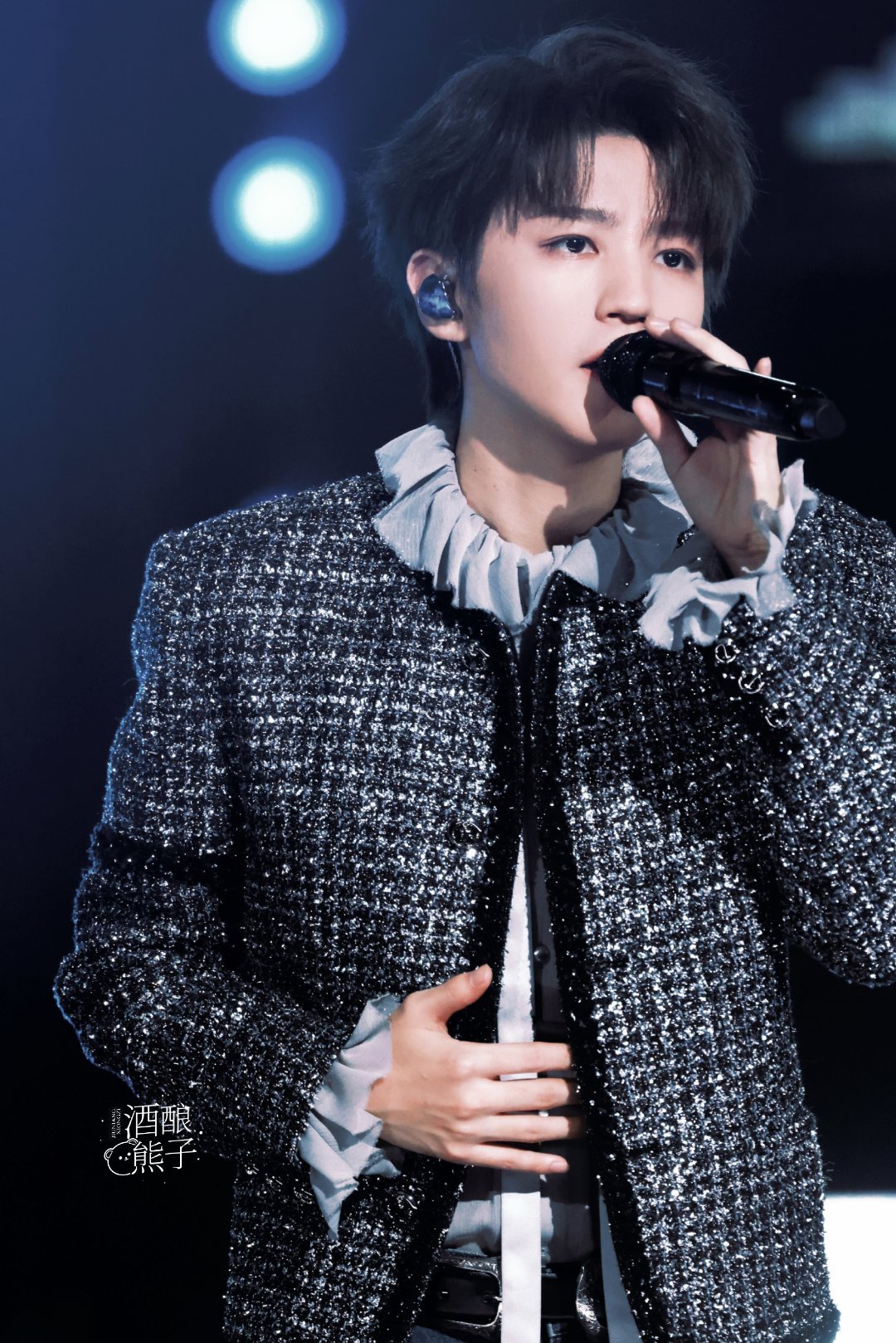 #李佳航王俊凯在聊什么# ｜#只有王俊凯从升降台上来# 
 
@TFBOYS-王俊凯 
 
我喜欢日出日落的静谧，爱着天空也深爱着你。
 
@TFBOYS-王俊凯 
 
🍊
🍊
🍊
 
俊凯绝美ACE🌊❄️王俊凯舞台王者🌊❄️王俊凯唱跳俱佳🌊❄️王俊凯 ​