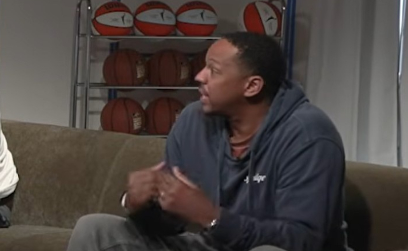 近日，前NBA球员钱宁·弗莱、理查德·杰弗森等人在《Road Trippin'》节目中，谈到了76人新赛季的阵容磨合，并将其与詹姆斯当年加盟热火后的情况进行比较。

弗莱表示：“这话听起来可能有些疯狂，但我觉得现在这支76人，比当年詹姆斯刚刚加盟热火时的阵容磨合得更加自然。他们的阵容短板更少，也更加完整 ​