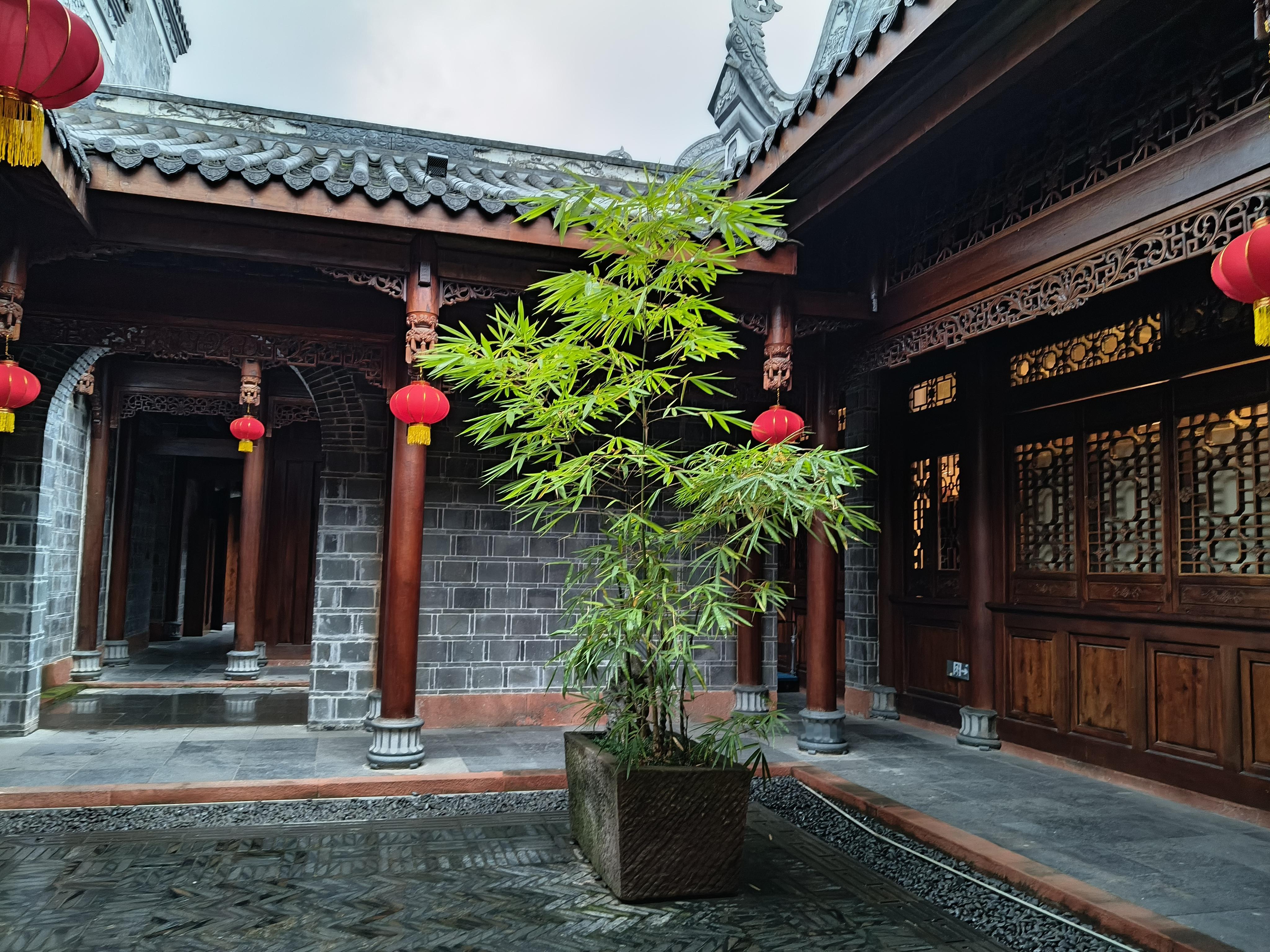 这事儿说出来都让人窝火！二婚带女儿怎么就成了“原罪”？头婚家庭的优越感...