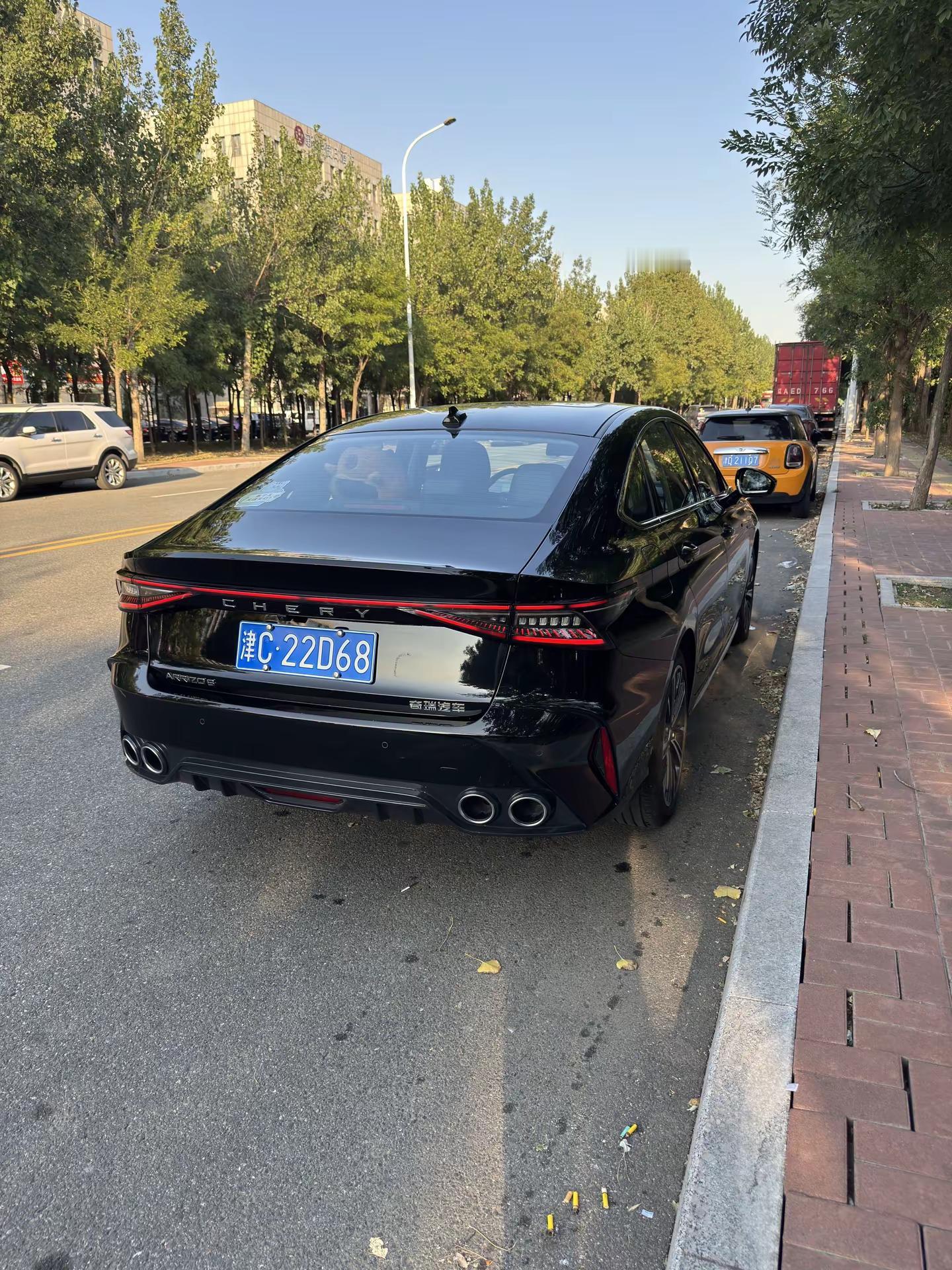 网上喷喷得了 现实见了这么帅的艾8谁不多看俩眼