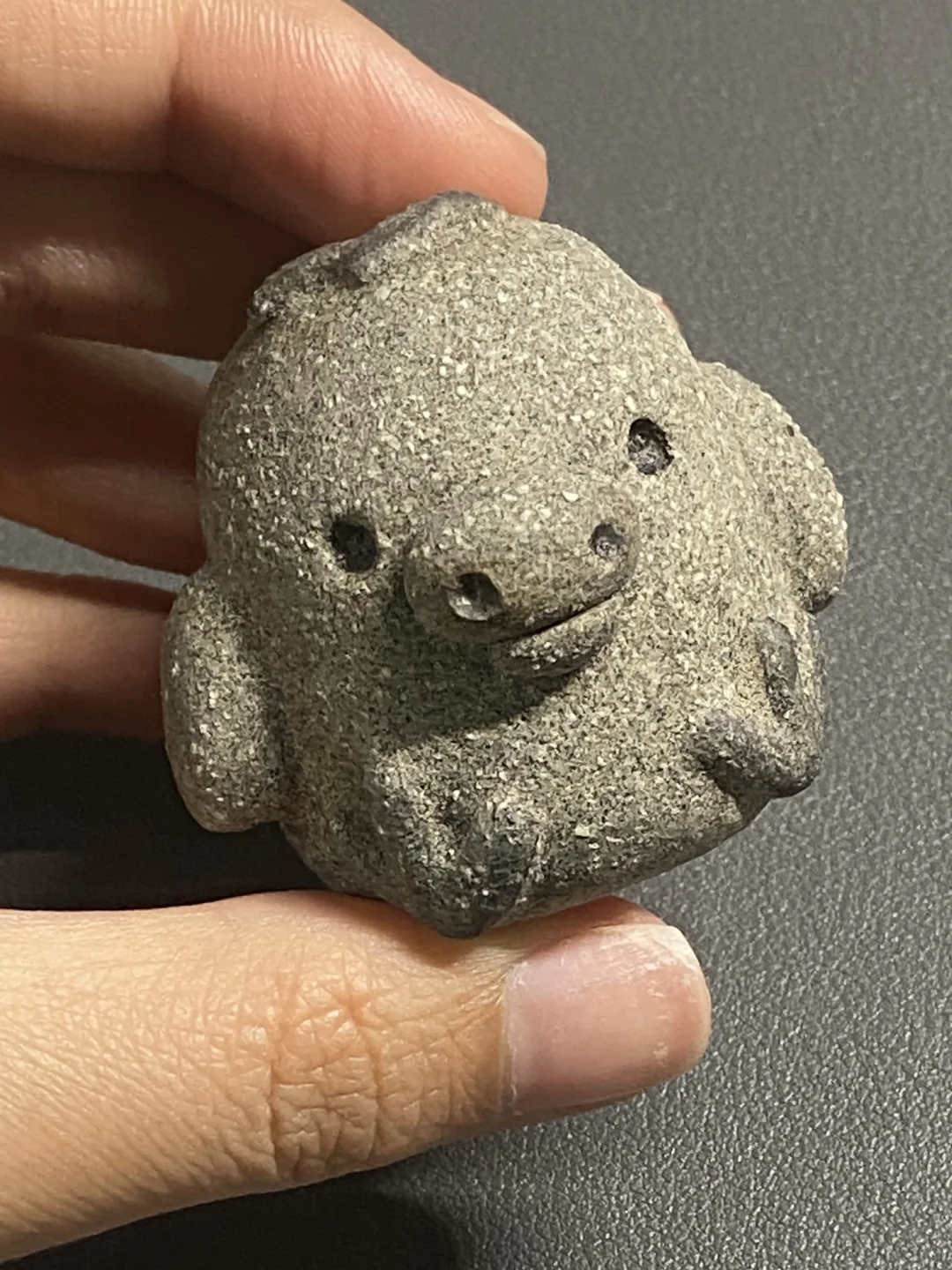 幸福就是毛毛雨呀^-^路边捡的石头小鸡🐤