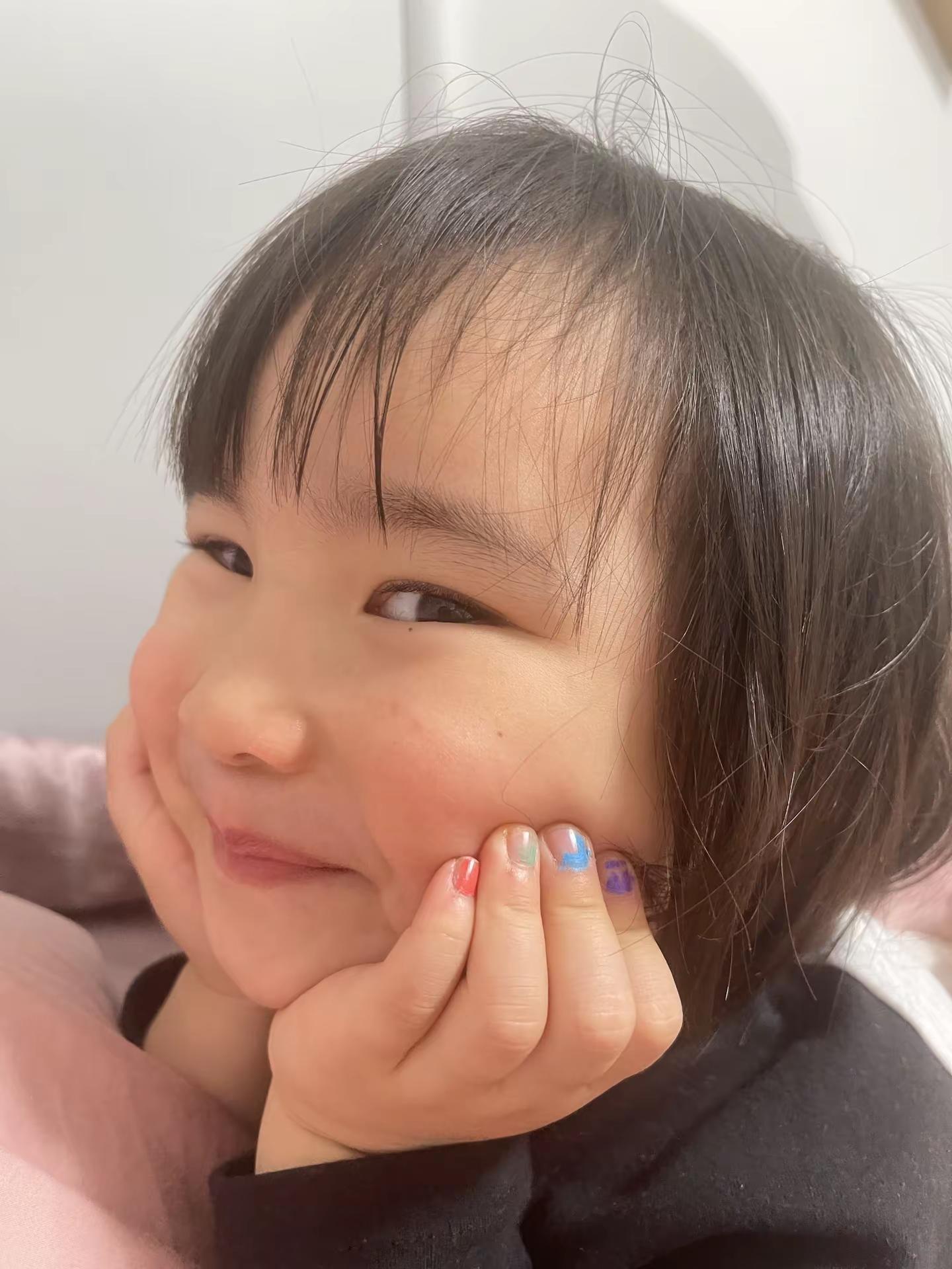 这个小美人真的是好好乖哦。啥时候涂的我们都不知道🤷‍♀️