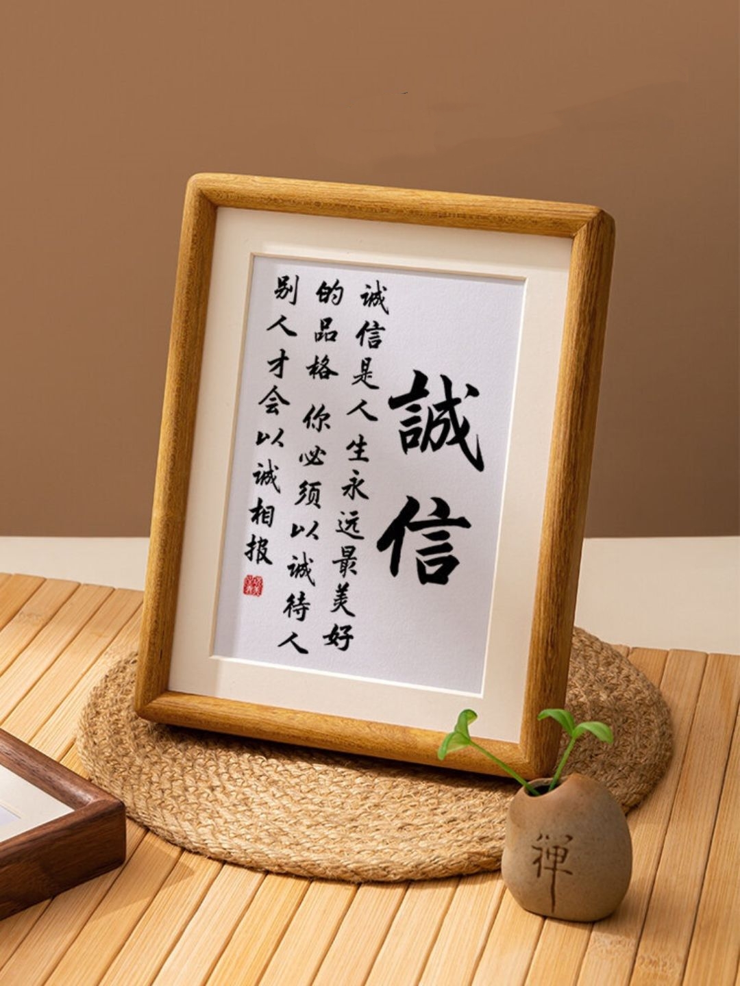 你怎么看待把骗术当智慧？中国自古崇尚诚信，《左传》中就有“失信不立”的名言。可以说诚信是一个人的立身之本，也是一个民族、国家的生存之基。社会诚信的缺失不仅会削弱社会的凝聚力，而且会大幅增加社会运行的方方面面以及人与人之间交往的成本。可以说渗透力极强，危害长远且巨大。