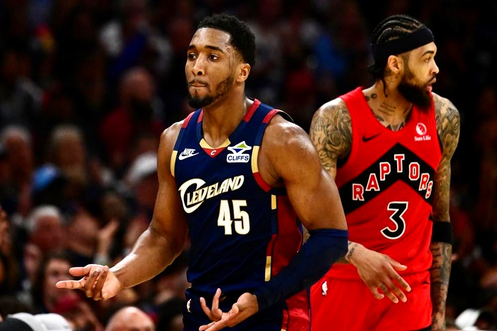 你以为骑士领先就稳了？猛龙队偏不信邪。    主场连下两城，米切尔和哈...