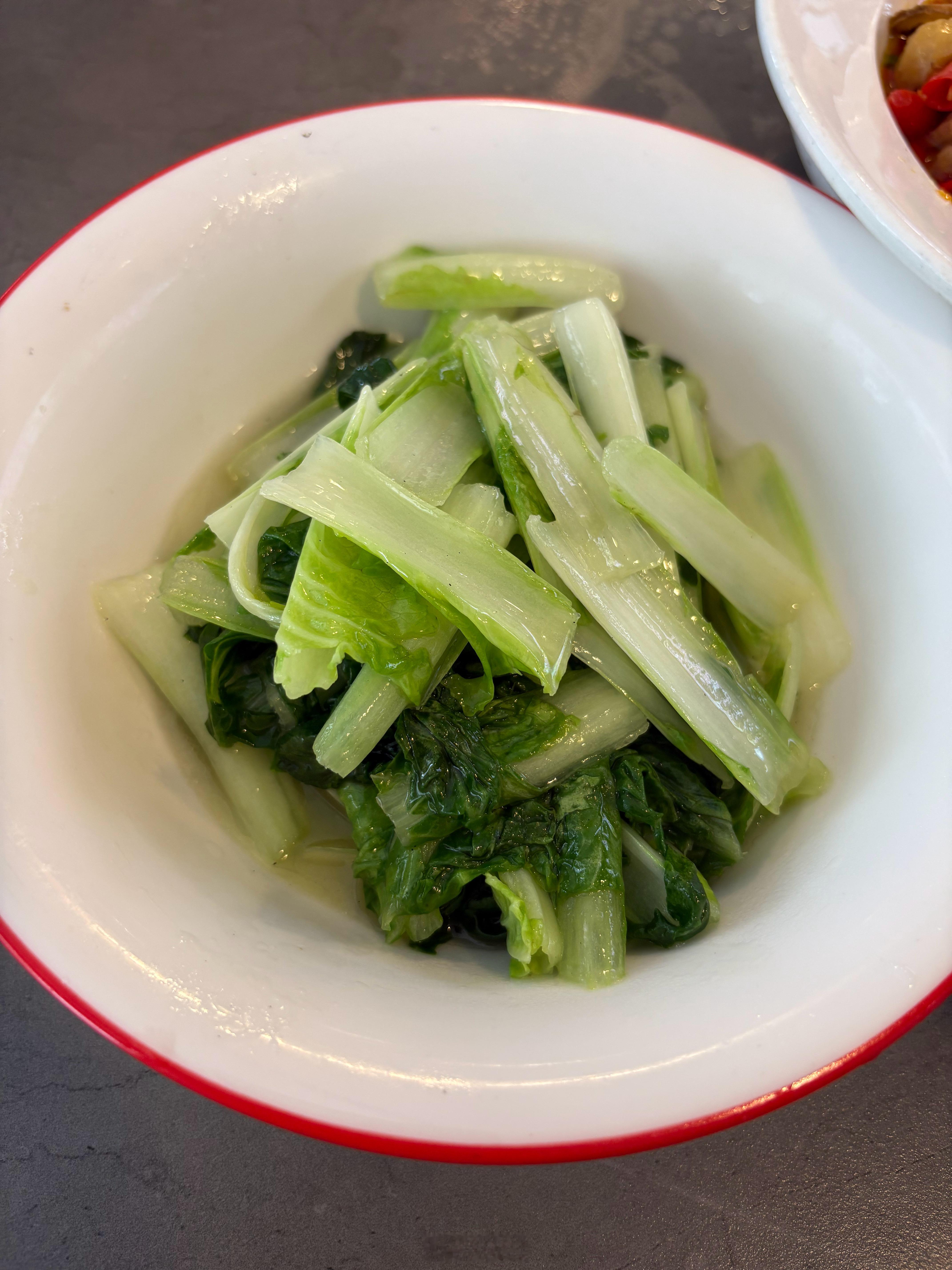 这家店叫干饭人超级下饭菜。开在福元路，五矿·长沙live的对面，牌头岭...