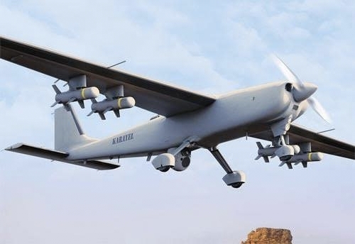 也门胡塞武装今天发布消息称，其防空部队在哈杰省上空击落了一架沙特“卡拉耶尔”察打一体无人机。
该无人机是‌土耳其伟视达（Vestel）防务公司设计、沙特获授权联合生产的察打一体无人机‌，近期已经多次被也门胡塞武装击落。‌
“卡拉耶尔”察打一体无人机可在5500-6000米高度持续飞行20小时，携带1