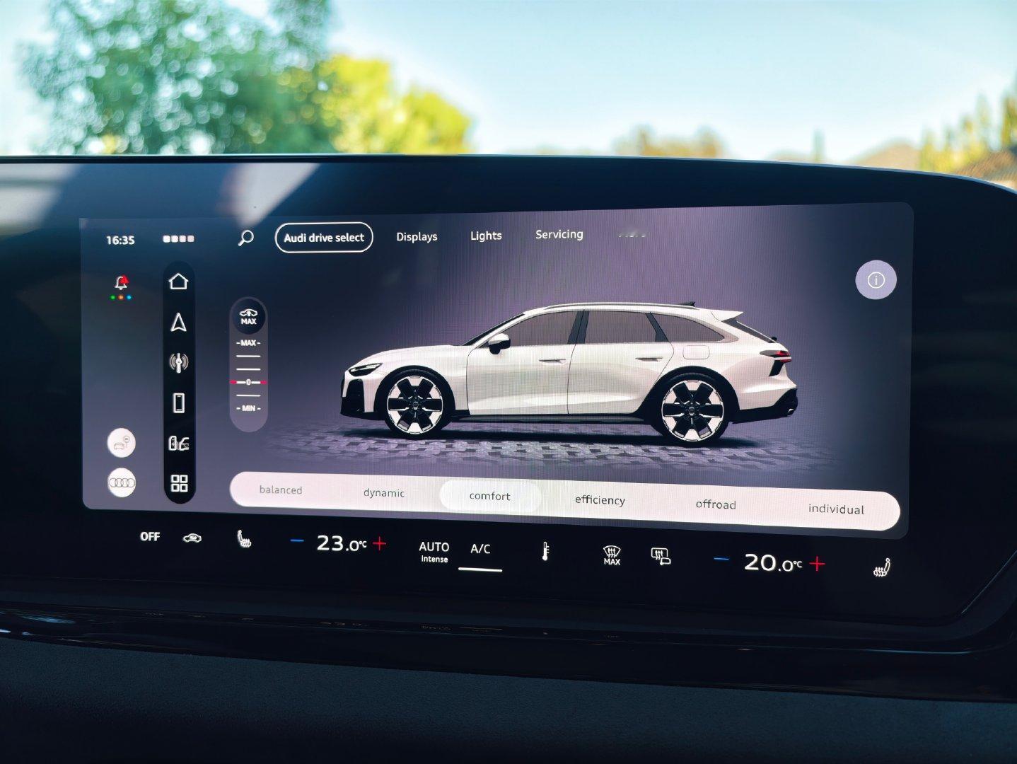 熊猫配色很上镜，冰川白奥迪A6 allroad。 ​