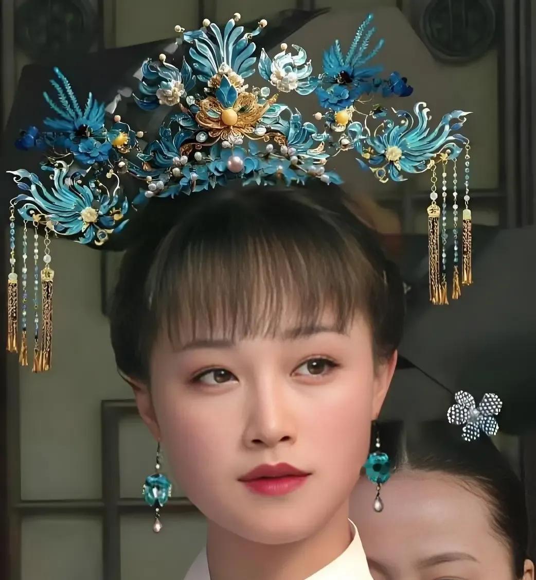 9月8日，国国际乒联，发布2026第37周排名！孙颖莎、王曼昱仅差210分；孙颖莎9675分，王曼昱9465分，差210分，莎莎依然是世界第一。

世界排名本来就是按阶段积分累计和更新，210分说明两人的差距很小，却不能直接等同于状态、实力和未来结果已经被定型。

看到“下周或首登第一”，有人替莎莎