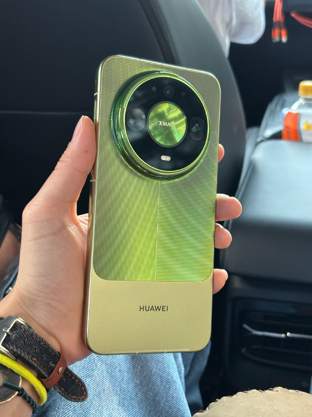 华为Mate 90 
睿影Z10
这小绿色 有点太好看了 ​