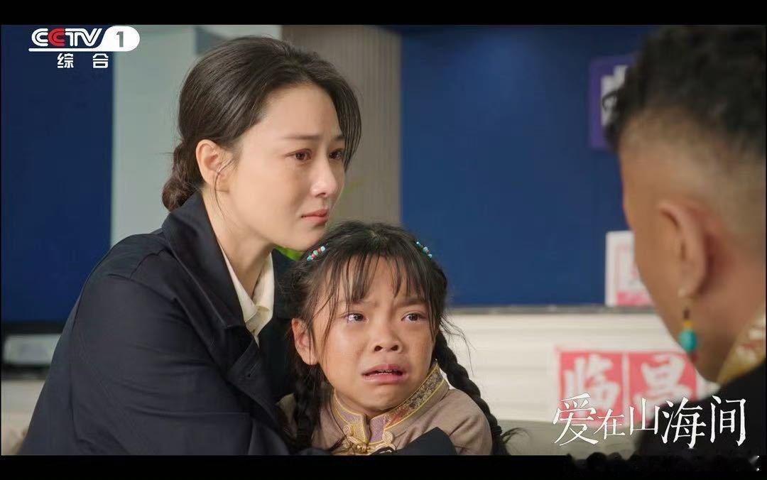 张馨予新剧拍到斑秃张馨予拍摄新剧时斑秃拍戏拍到斑秃，换别人早崩溃了，张馨予倒好，直接把这当成了理解角色的“外挂”。高海拔加双重高压，硬是把真实苦难熬成角色底色。不卖惨不矫情，这内核太稳了！ ​​​