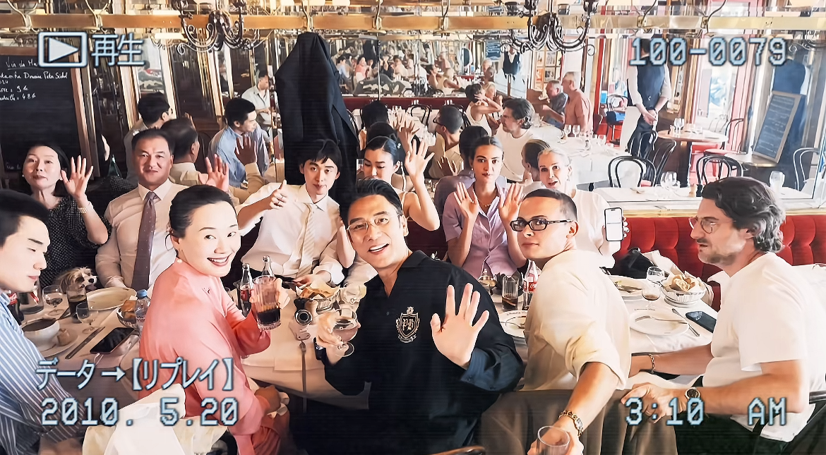 56岁林依轮喜当公公！
大儿子林子濠与超模女友陈瑜法国大婚，林依轮“小动作”好搞笑，拿手机现场记录“吃瓜”时刻。

10月21号，林依轮大儿子林子濠与女友陈瑜同时官宣结婚的喜讯，并晒出一组在婚礼上拍摄的画面，迅速引发网友热议，没想到官宣恋情才两个人就正式迎来大婚时刻。
不过算一下时间也不难得出此次官