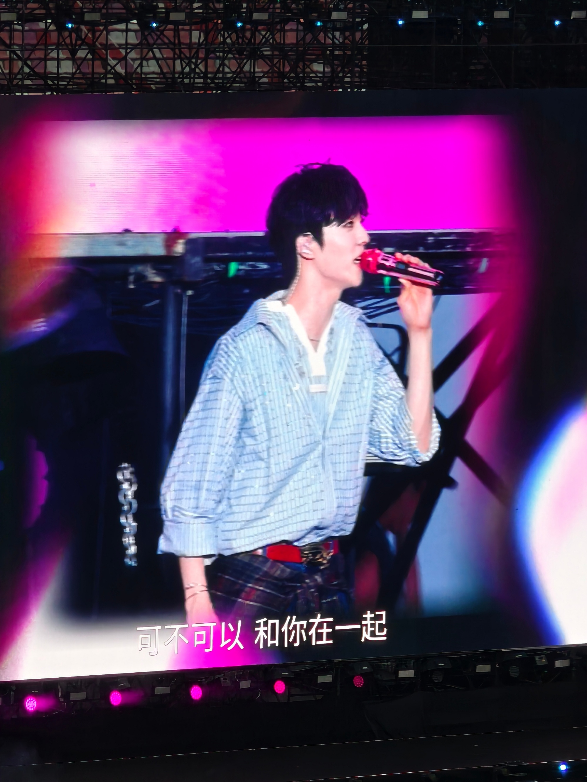 不发完是睡不了觉的了第一次音乐节体验感谢老姐还是大城市娱乐多啊，一个月...