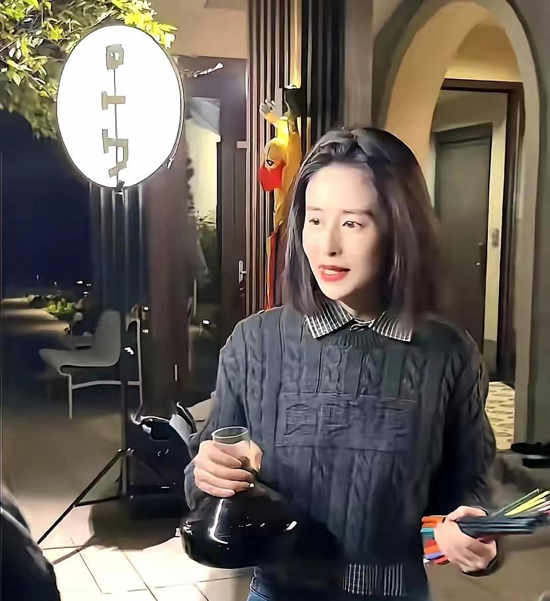 以下是一些高情商社交的技巧和方法：  **倾听技巧**： - 给予对方...