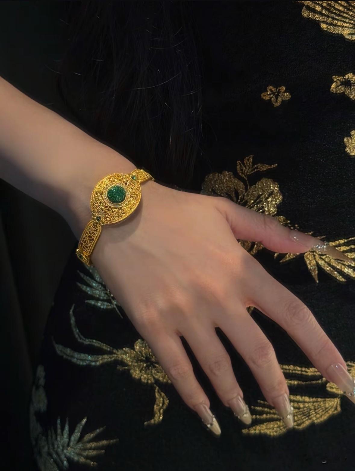 好女人得到名声坏女人得到黄金