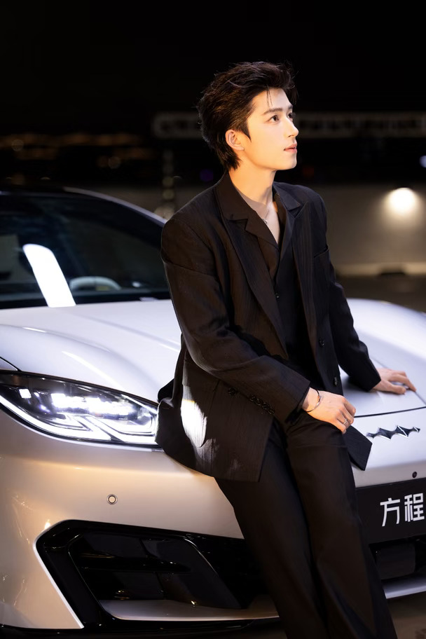 #王星越 好帅啊星越，一只萌宝啊，月亮好圆啊#晒一晒月亮 #王星越 #帅出高级感 #方程S代言人王星越