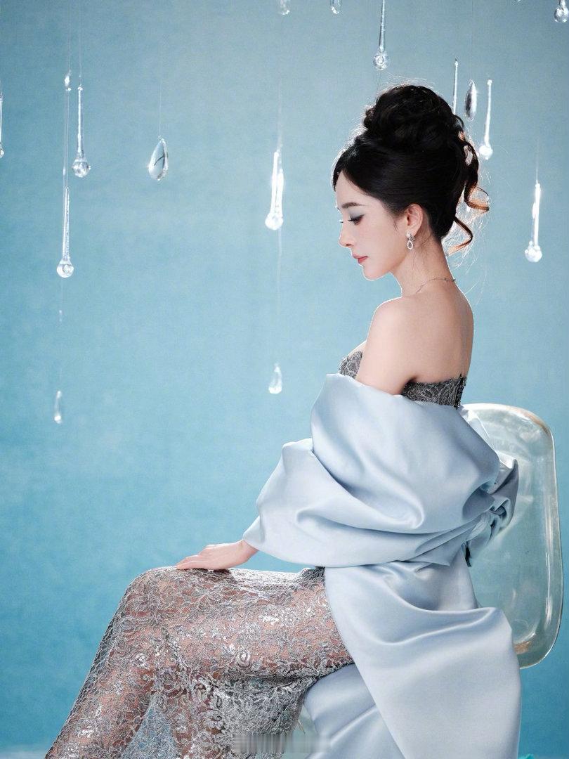 杨幂的红底高跟，就是无解的存在[色][色][舔屏][舔屏][舔屏][舔屏] ​