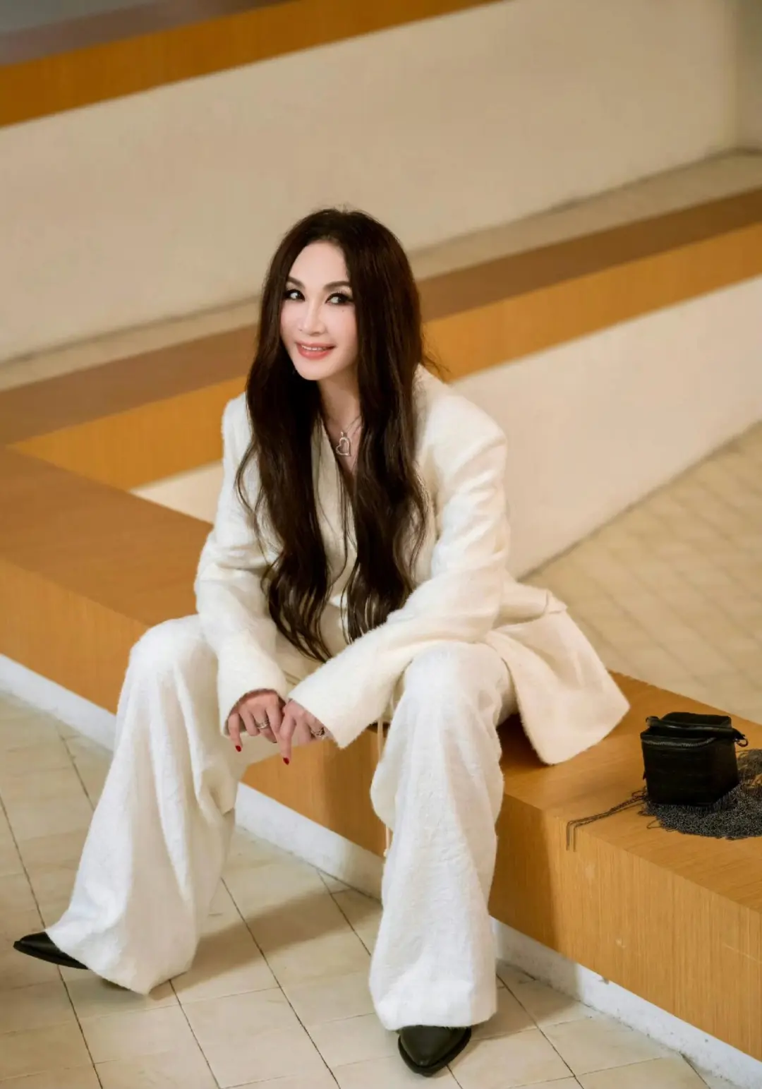 温碧霞最新服装代言照 好品味似乎回来了