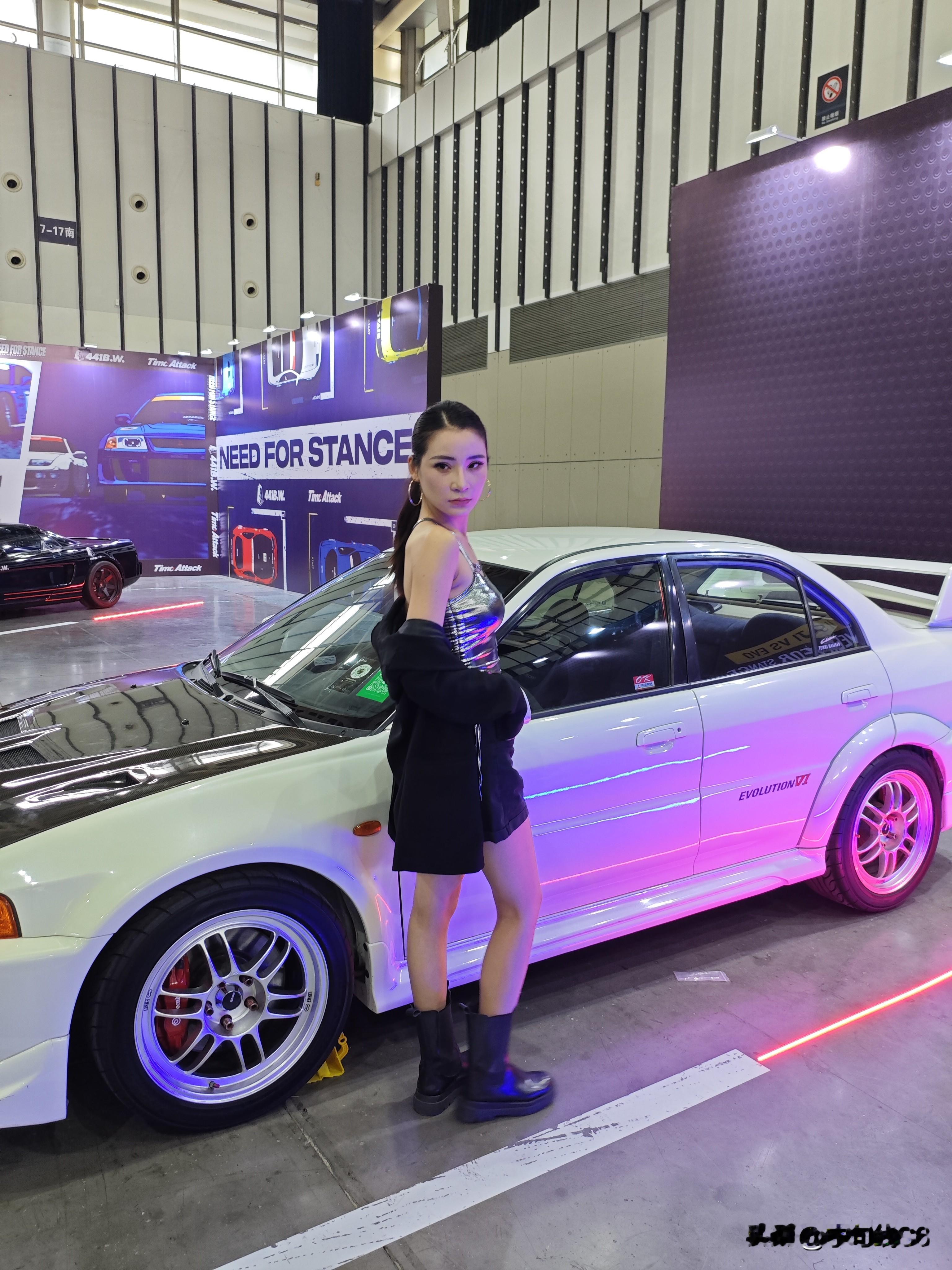 南京车展上的美女车模 2025南京国庆车展 小姐姐这个眼神 好飒啊