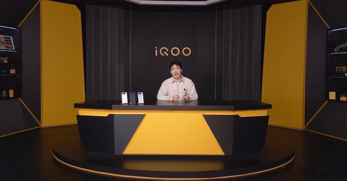 #iQOO Neo11 至尊版#三个颜色 乘风、疾影黑、驰光白
还请到了管泽元[期待] ​