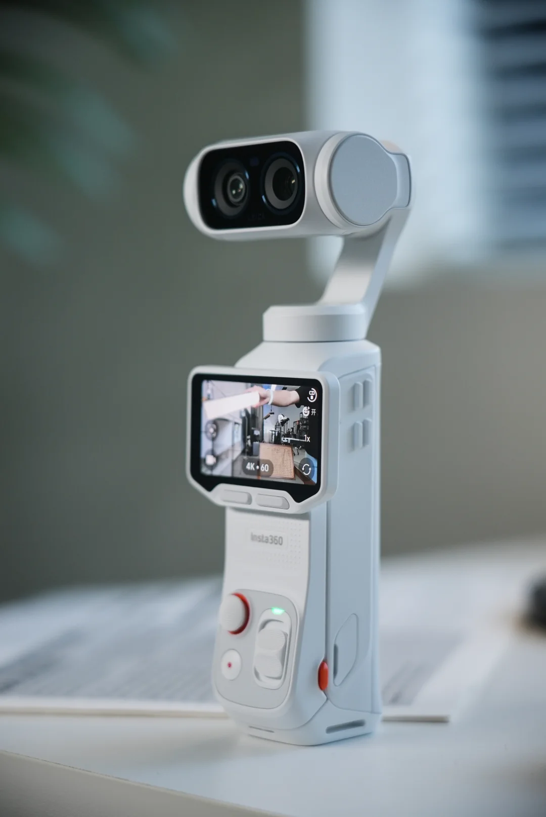 白色巨好看 insta360 Luna Ultra
