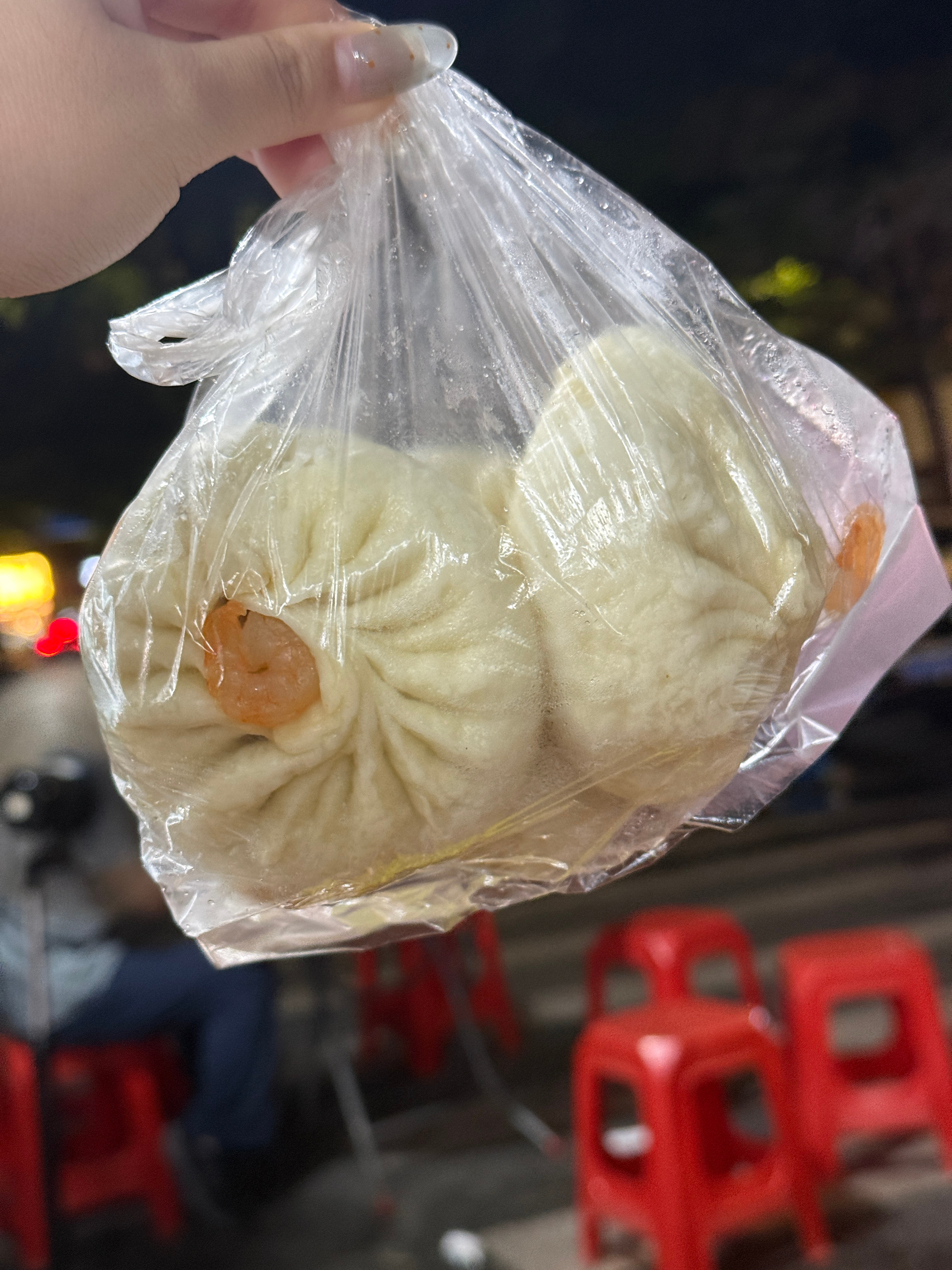 突然超想吃透油肉包子[舔屏][舔屏]就开始一顿搜附近哪里🈶  终于找...