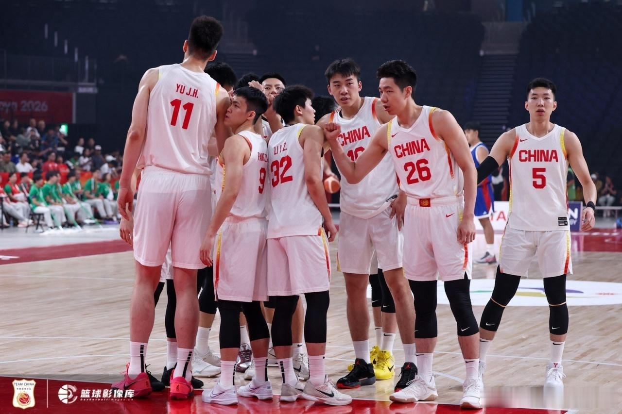 中国男篮vs日本男篮中国男篮，加油！九一八之夜，主场作战，寸土不让！胡金秋内线硬凿，廖三宁突破撕防线，外线投开了就是碾压。不管日本派谁，今晚只认一个理——升国旗，奏国歌！全国球迷撑你们，干就完了！🇨🇳🏀 ​​​