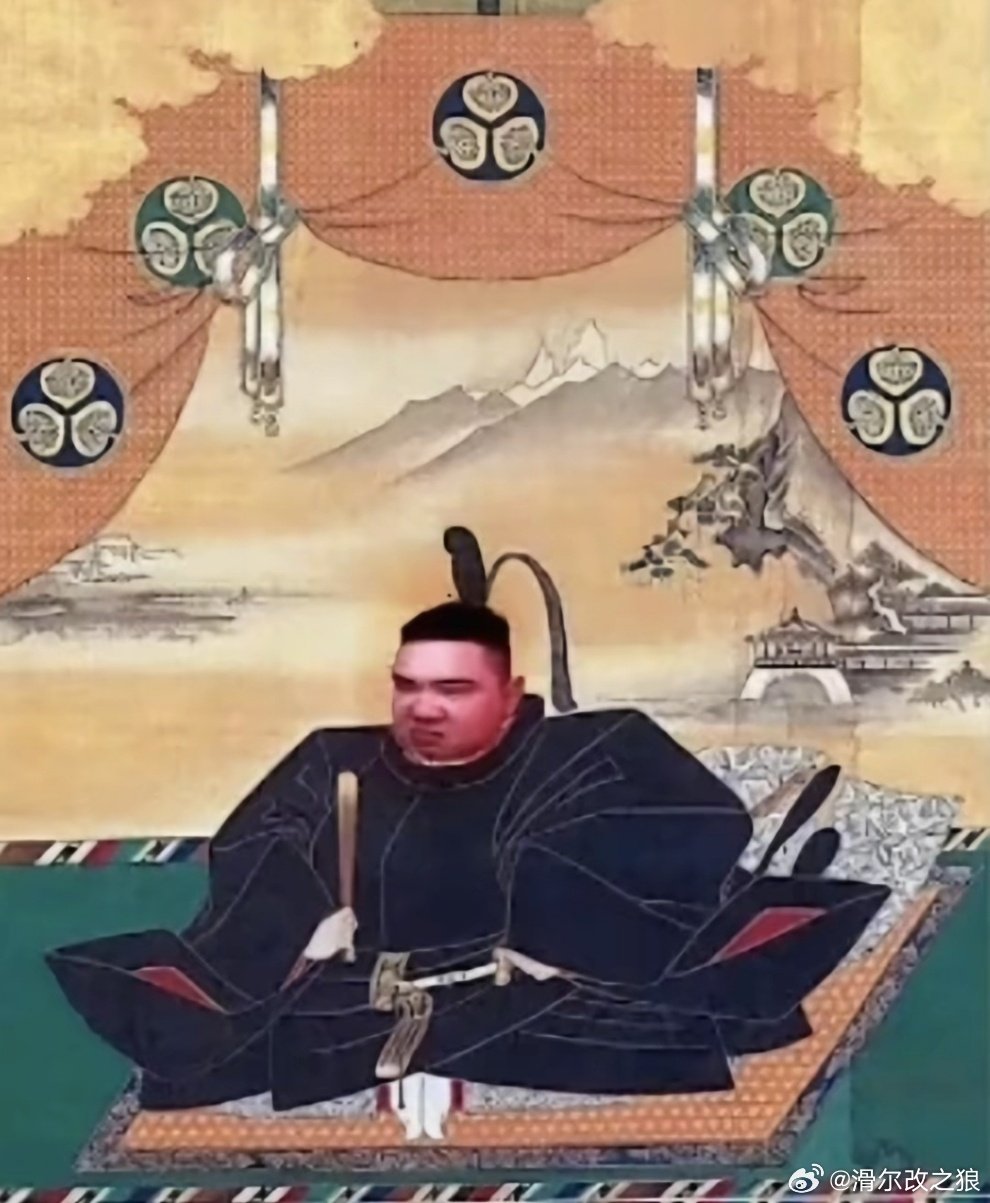 #未来五年扩招医学本科和硕士#医务人员社会地位都不如饭店服务员了，是个人就能骑在头上拉屎。在外面吃饭还怕服务员往菜里加小零食，在医院直接退钱投诉走人[春游家族]走之前还得骂你两句 ​