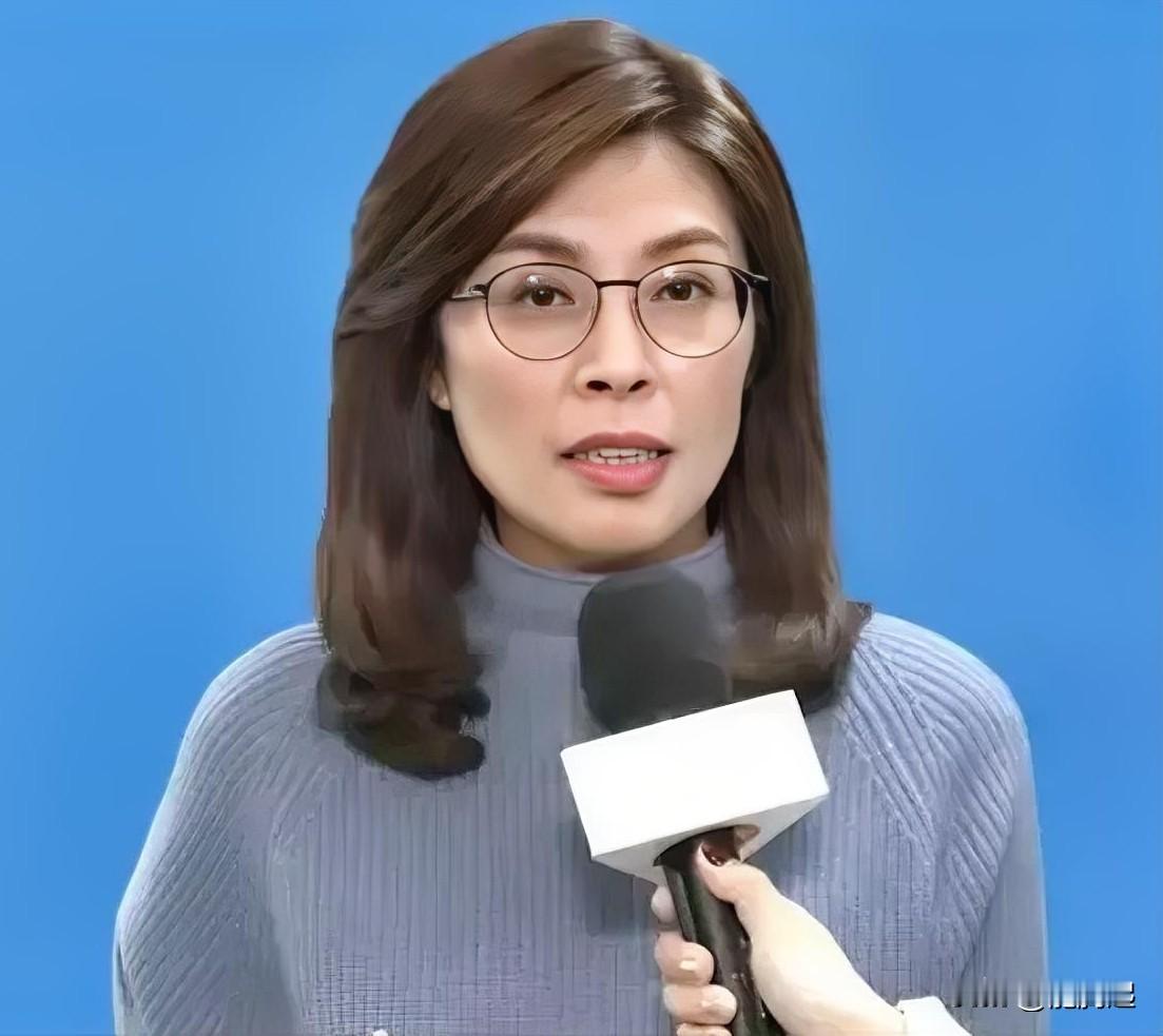 郑丽文近日接受《联合早报》采访时说：坚持“九二共识”反对“台独”，才是两岸重启对话、守住台海和平的前提。但绝口不提统一
 
众所周知，“九二共识”完整内核是：两岸同属一个中国，共同努力谋求国家统一，“谋求国家统一”是共识不可分割的组成部分，而不是单纯换取和平相处 。
 
郑丽文的公开谈话，大量篇幅聚