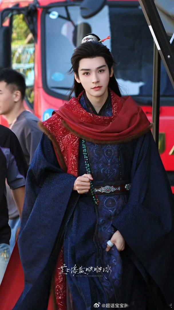 #龚俊豹隐南山# 龚俊美貌鲨我！单单一个路透，期待值就拉🈵了[么么哒][么么哒][么么哒]
我们闻玦，真的恃靚行凶，漂亮🉐无法无天…～[抱一抱][抱一抱][抱一抱] ​