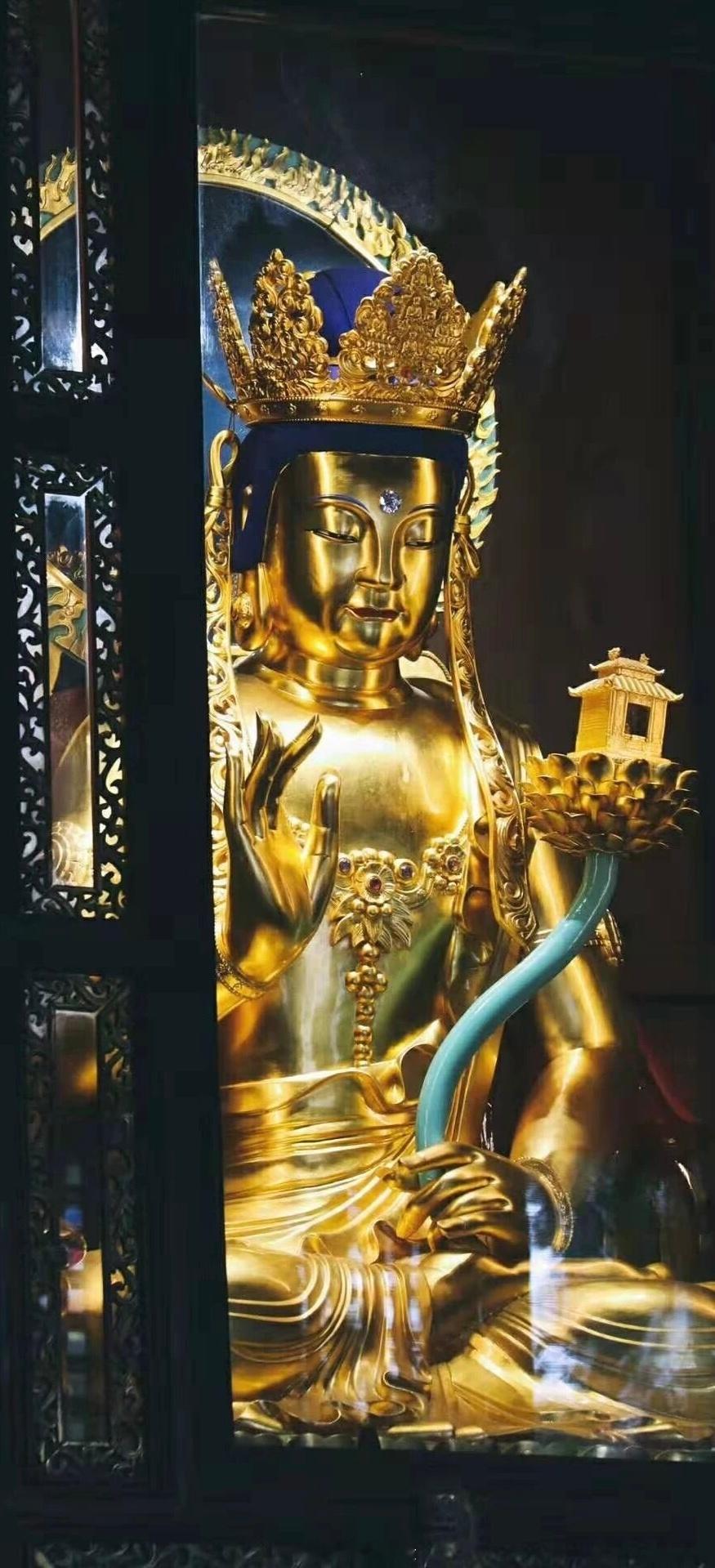 『 慈心 』愿我无敌意、无危险。愿我无精神的痛苦。愿我无身体的痛苦。愿我保持覺知正念。愿我的父母亲，我的导师、亲戚和朋友，我的同修，與我疏远的人，恨我的人，一切众生。无敌意、无危险。无精神的痛苦。无身体的痛苦。愿我们保持快乐及快乐的善因。具足正直、宽恕与悲悯、智慧与勇气，超越一切障礙，至究竟的吉祥！心懷慈愛，內明覺照，時時正念，清浄安和！🙏🙏🙏佛法看世间信仰修行生活阿弥陀佛佛学大智慧文化遇见艺术