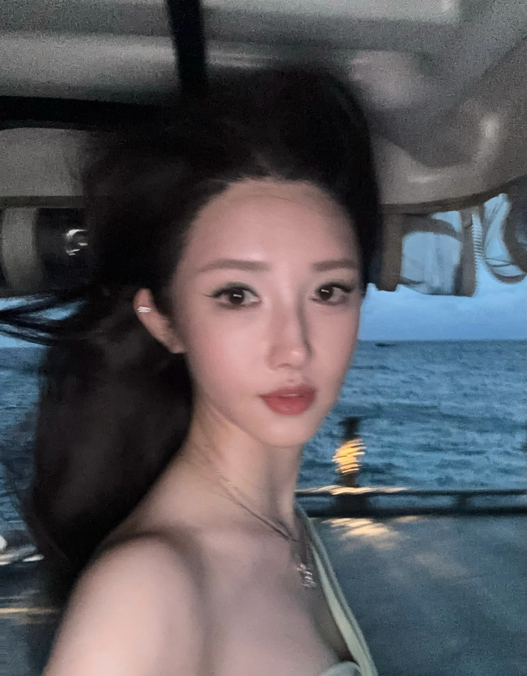 狂风暴雨中能看得出我画了一个薄荷绿眼影吗 ​​​