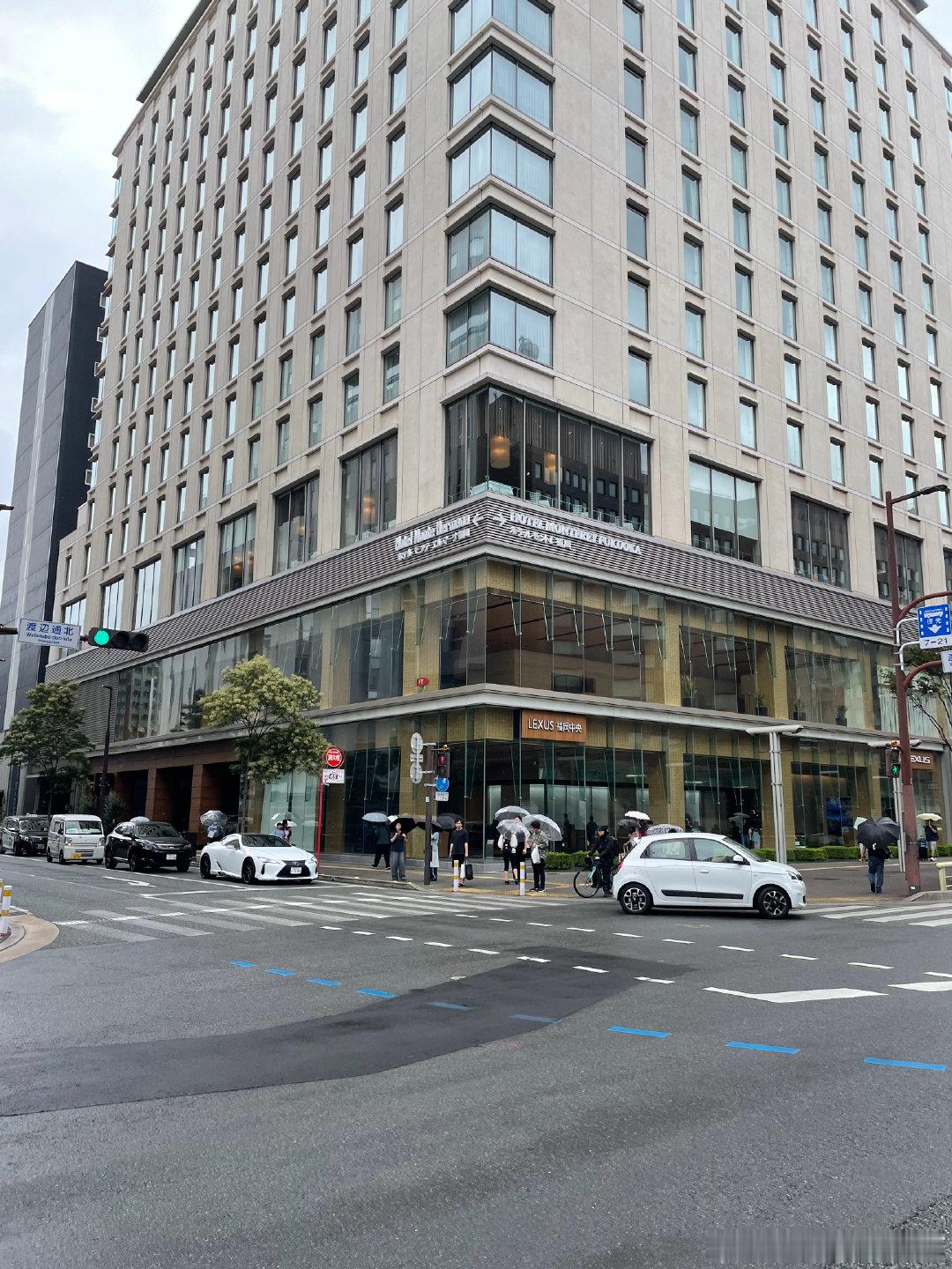 退房后先来渡边通的雷克萨斯4s店聊聊天  ​
