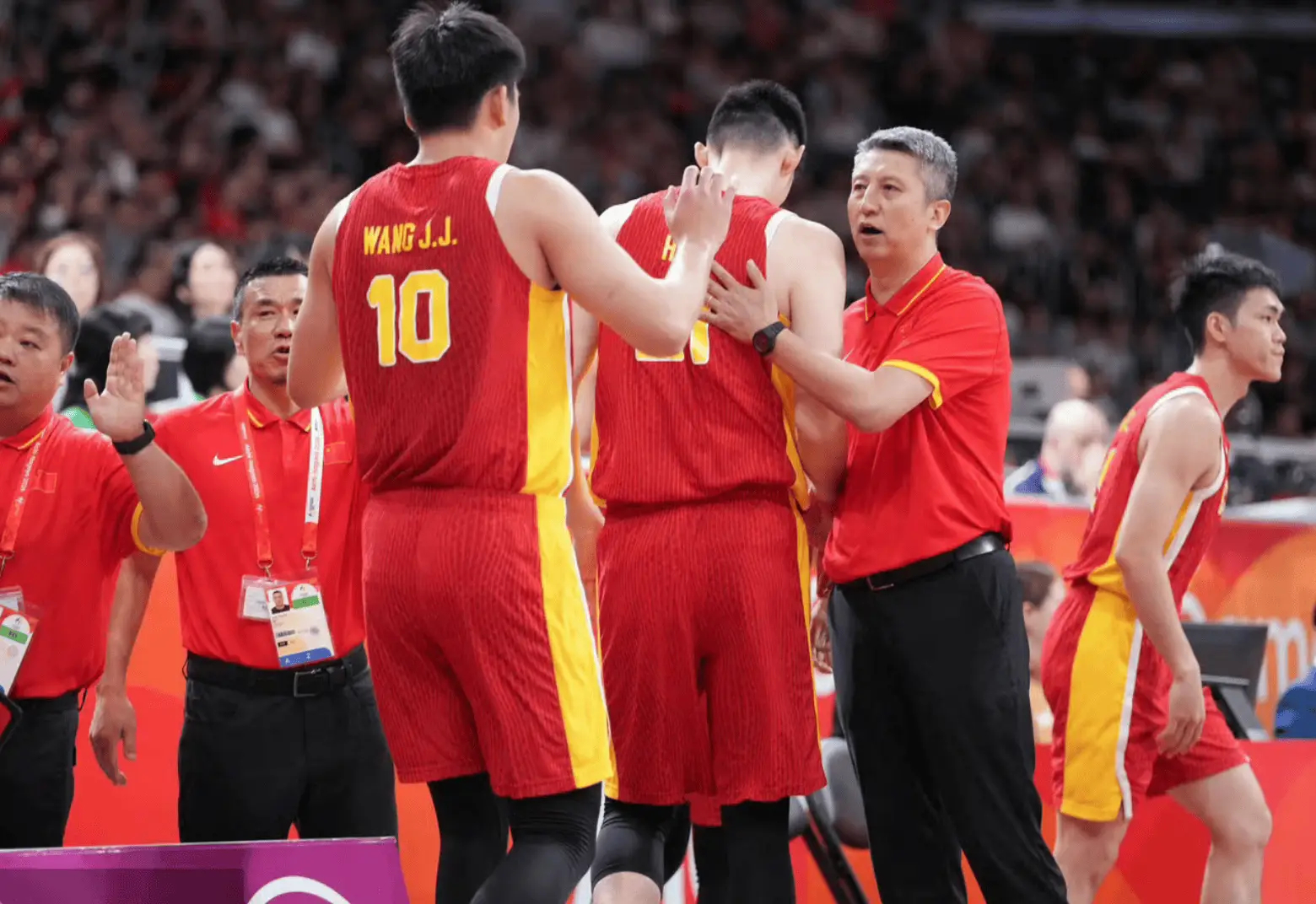 20分惨败给日本二队，中国男篮的未来究竟该怎么办？

男篮亚运会半决赛，中国男篮77-97不敌日本男篮。此役失利后，中国男篮连续两届无缘决赛。

很明显，中国男篮已全方位落后于日本男篮，换教练、培养年轻球员，还是走规划？中国男篮的未来究竟该怎么发展？

#中国男篮失利反思##男篮 日本二队# ​