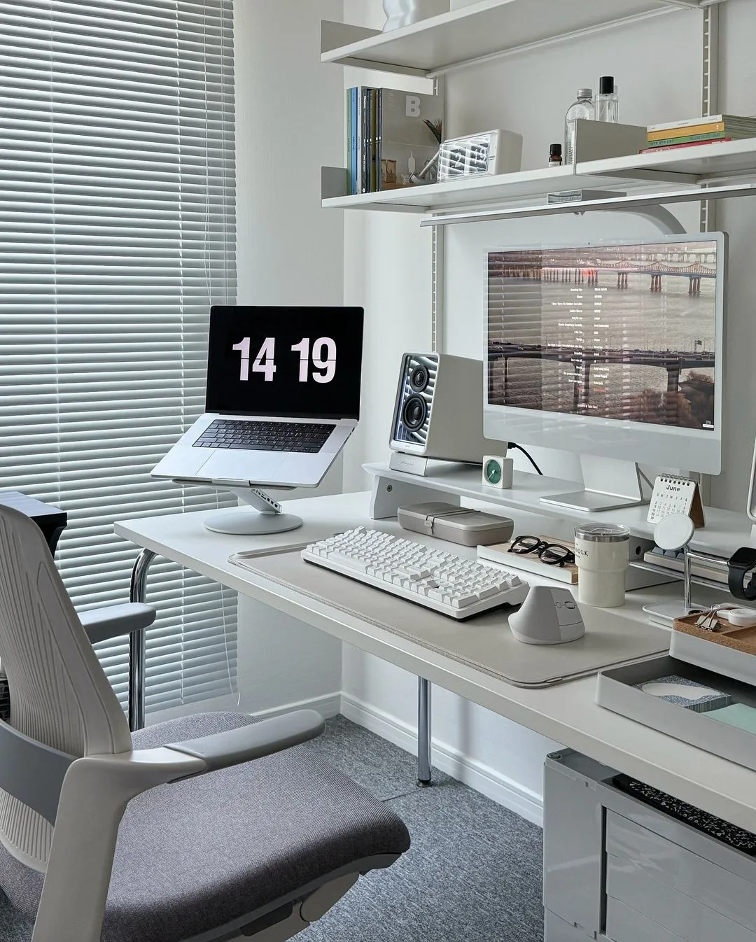 打工人的桌搭，迎接周末的仪式感🌆🍹