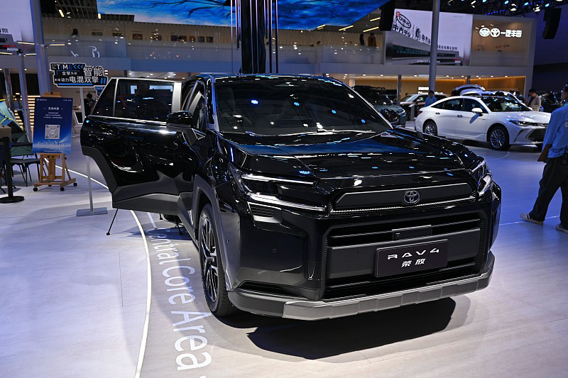 山东济南买荣放RAV4，真实行情参考

荣放属于丰田实打实的全球车型，家用靠谱稳定，最近山东终端价格已经松动，准备下手的朋友可以拿这份行情去谈价，避免买贵。

以2.0L两驱豪华版，全款无置换为标准，济南以及山东大部分地市，目前现金优惠区间3.2万‑3.3万，这是多跑几家4S可以摸到的真实行情。初次