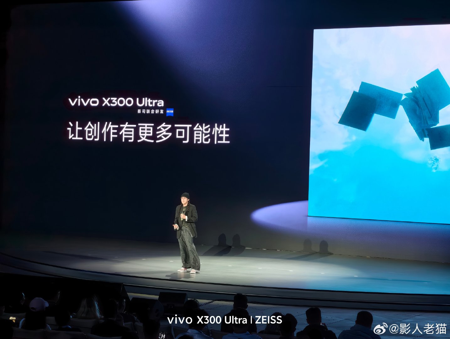 导演辛爽也来到创作者盛典分享他最新用vivo X300 Ultra 拍的短片背后的故事。短片明天就能看到了，期待一下子~

#vivo创作者盛典##vivo X500系列##出发去创作# ​