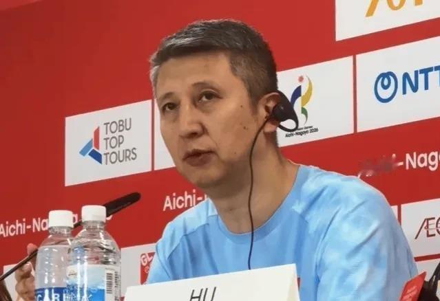 郭士强昨晚输给日本队，为啥没当场辞职？说白了，球队今天下午还要跟伊朗争铜牌，这时候撂挑子，谁来带队？
其实就算亚运会打完，他也不一定走人。男篮真正盯的是后面的世预赛，亚运会充其量算个小考。
我觉得吧，输球喊下课容易，但换帅的连锁反应谁扛？稳住局面把铜牌拿下来，才是眼下最实在的事。
朋友们，换作是你，