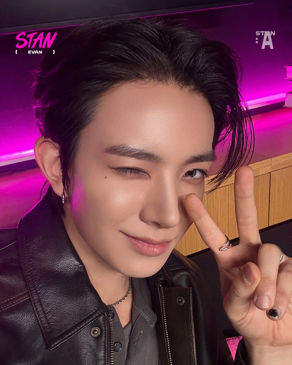 #李羲承# [抱抱]#李羲承solo顺利# 
【蓝🕊】260914 stan_a_official更新EVAN相关

[#STAN_EVAN l 幕后照片] 啊,,,不愧是EVAN...这么可爱不愧是EVAN？
为EVER特别准备的“可爱4种套装”
有可能会陷入EVAN的魅力，所以绝对不要往旁边滑哦 🙏🏻

等等，你还没看《STAN [EVAN]》吗？

▷ 现在就上 ST ​