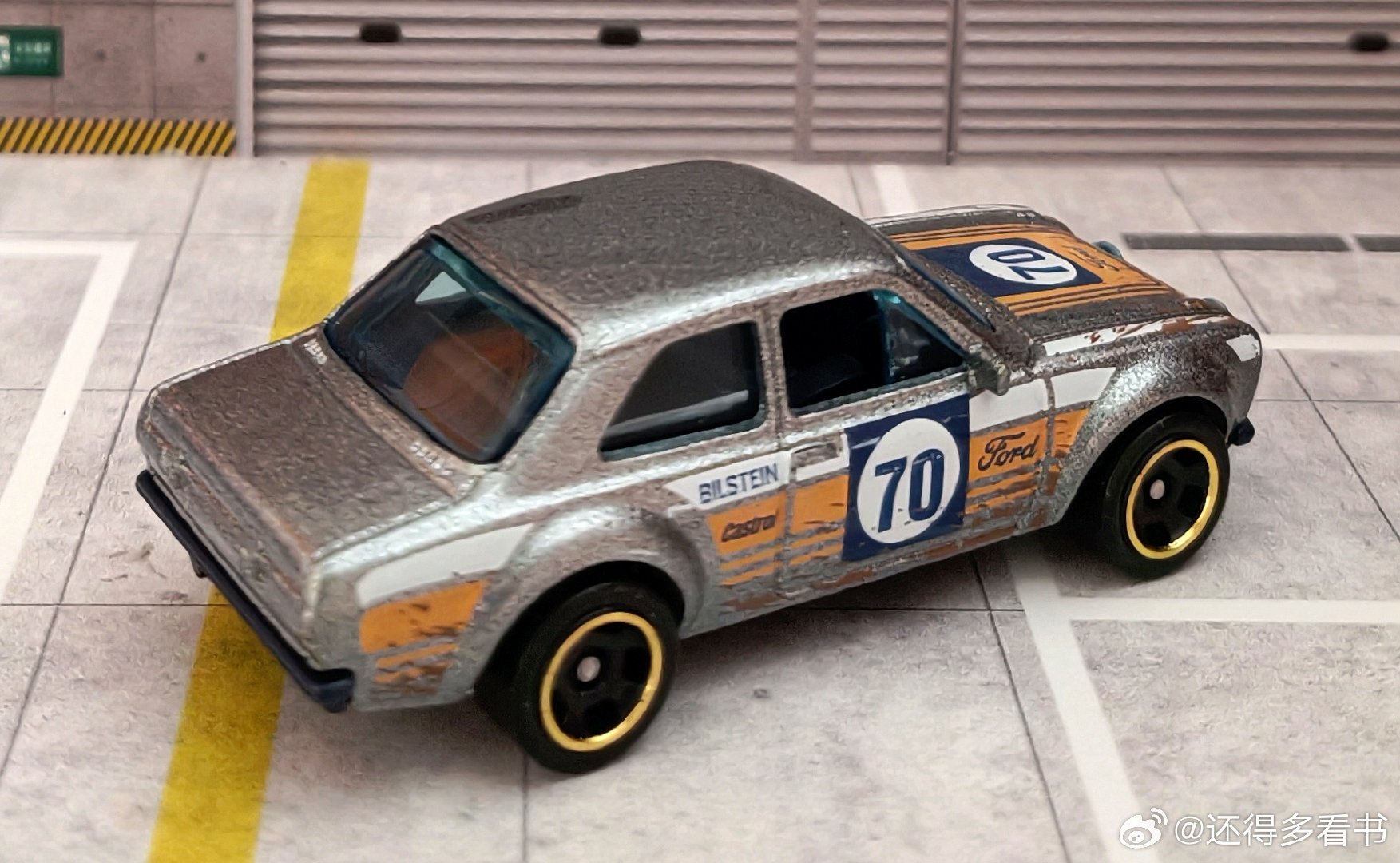 #我的玩具#
 731.［小车：风火轮224.］
普卡 '70福特escort RS1600 （数字拉花70） ​