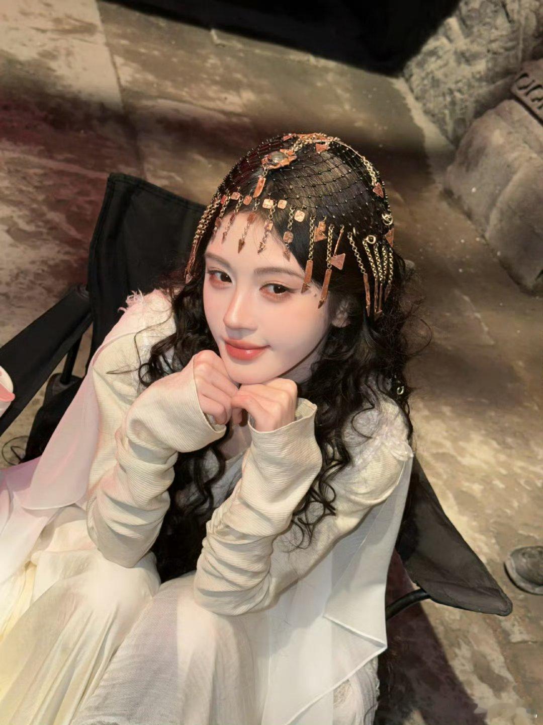 #鞠婧祎[超话]# jjy#鞠婧祎阿黛# jjy#鞠婧祎万花世界# 

你慢慢考虑，错过我这个村，还有我的店，我开的是连锁店。

​