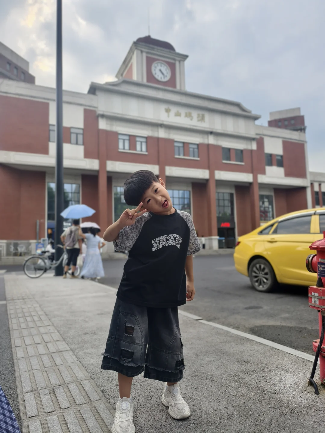#闯入镜头里的男孩 #小朋友也有拍照的天赋