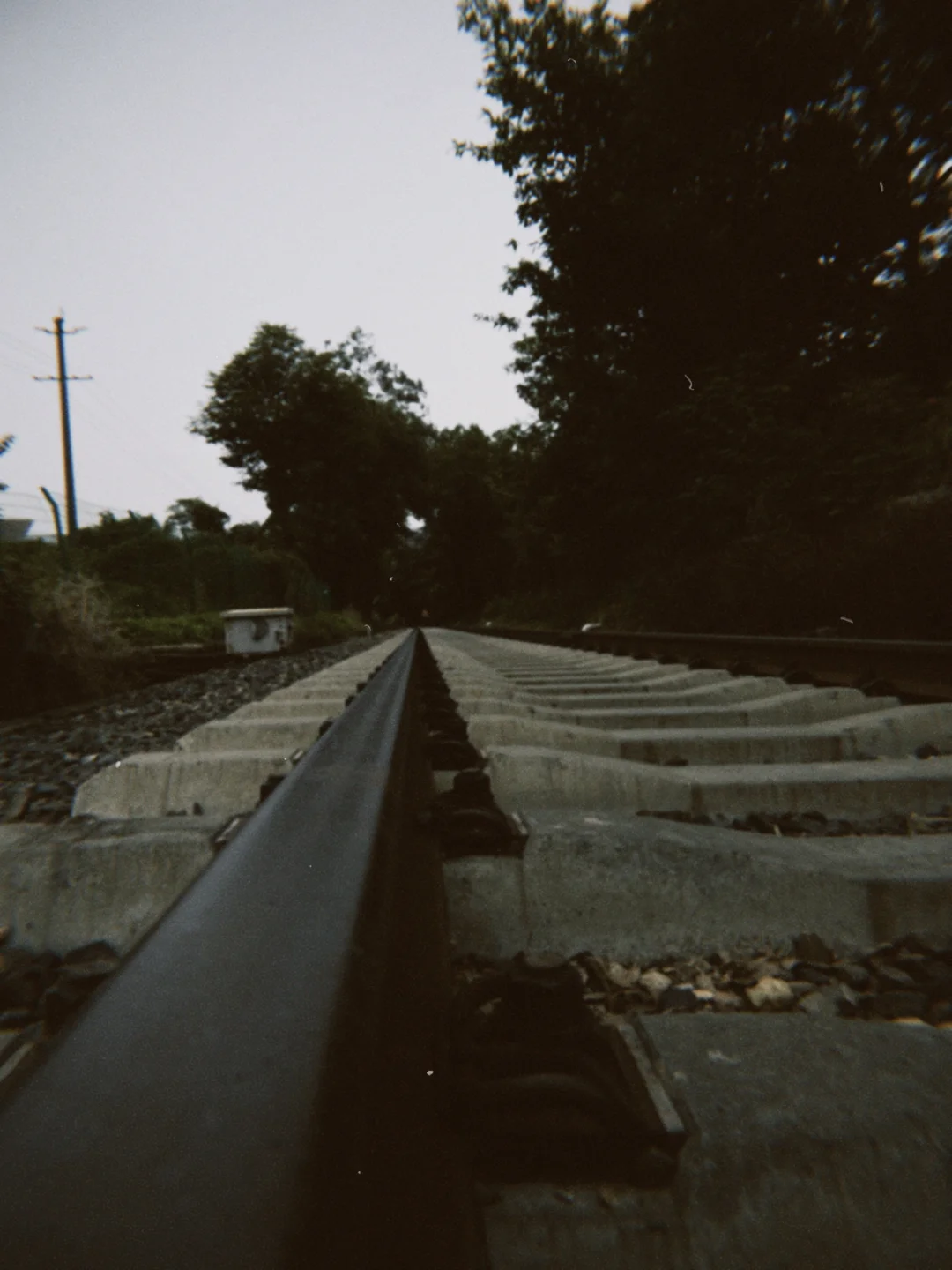 超有年代感的废弃铁路。。。