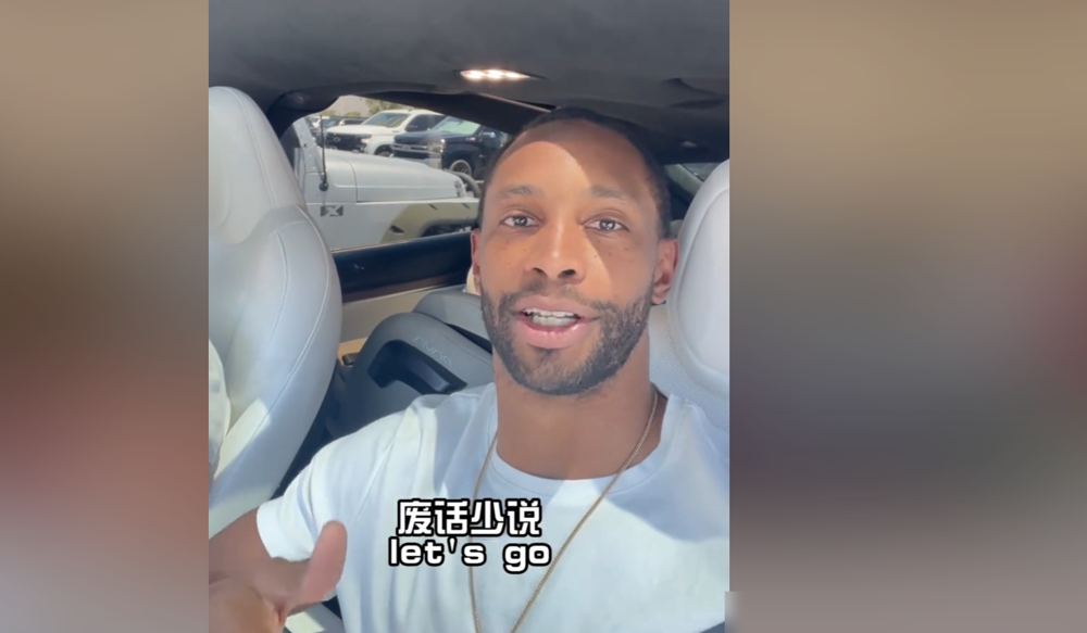 37岁，三连冠FMVP，不打了，直接去带小孩。
弗格这事，上海男篮闷声干大事。9年CBA，广州北京辽宁上海转一圈，最后在上海停下来。常规赛11分，季后赛9分，数据确实下来了。但没人说他不行，只说他老了。
球风干净，不脏，不闹，输了低头走，赢了也不狂。这种外援，CBA不多。
别的外援37岁还在讨