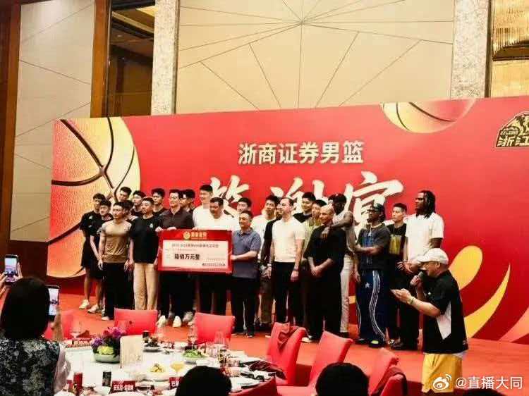 作为卫冕冠军的广厦男篮常规赛拿到33胜9负的战绩，排名联赛第二。季后...