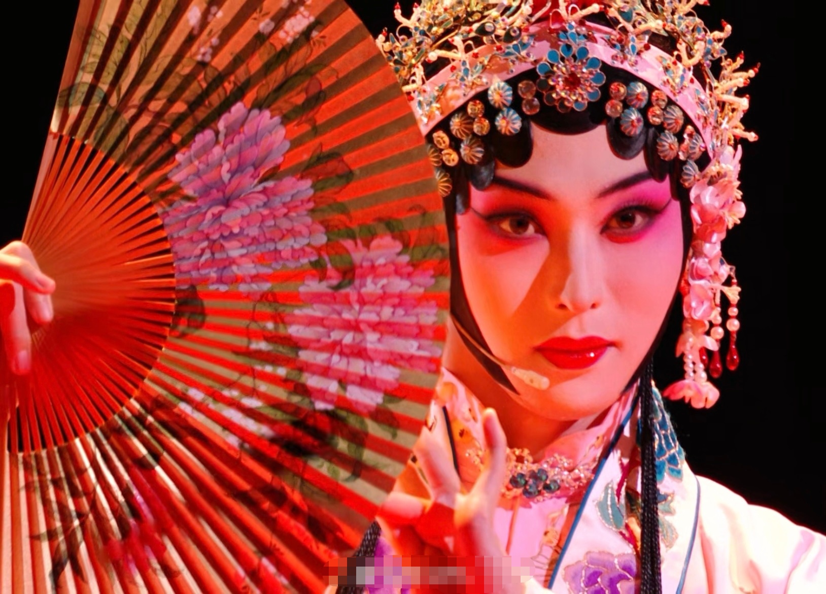 《披荆斩棘2026》五公舞台封神！《在梅边》拿下898火力值创本季新高
 
《披荆斩棘2026》五公直播竞演落下帷幕，小沈阳、唐九洲、颜安联手带来的《在梅边》舞台惊艳全场，一举斩获898火力值，刷新本季舞台最高分，在梅边夯爆了话题迅速冲上热搜，成为本场公演最大亮点。
 
这首改编作品跳出常规国风舞台