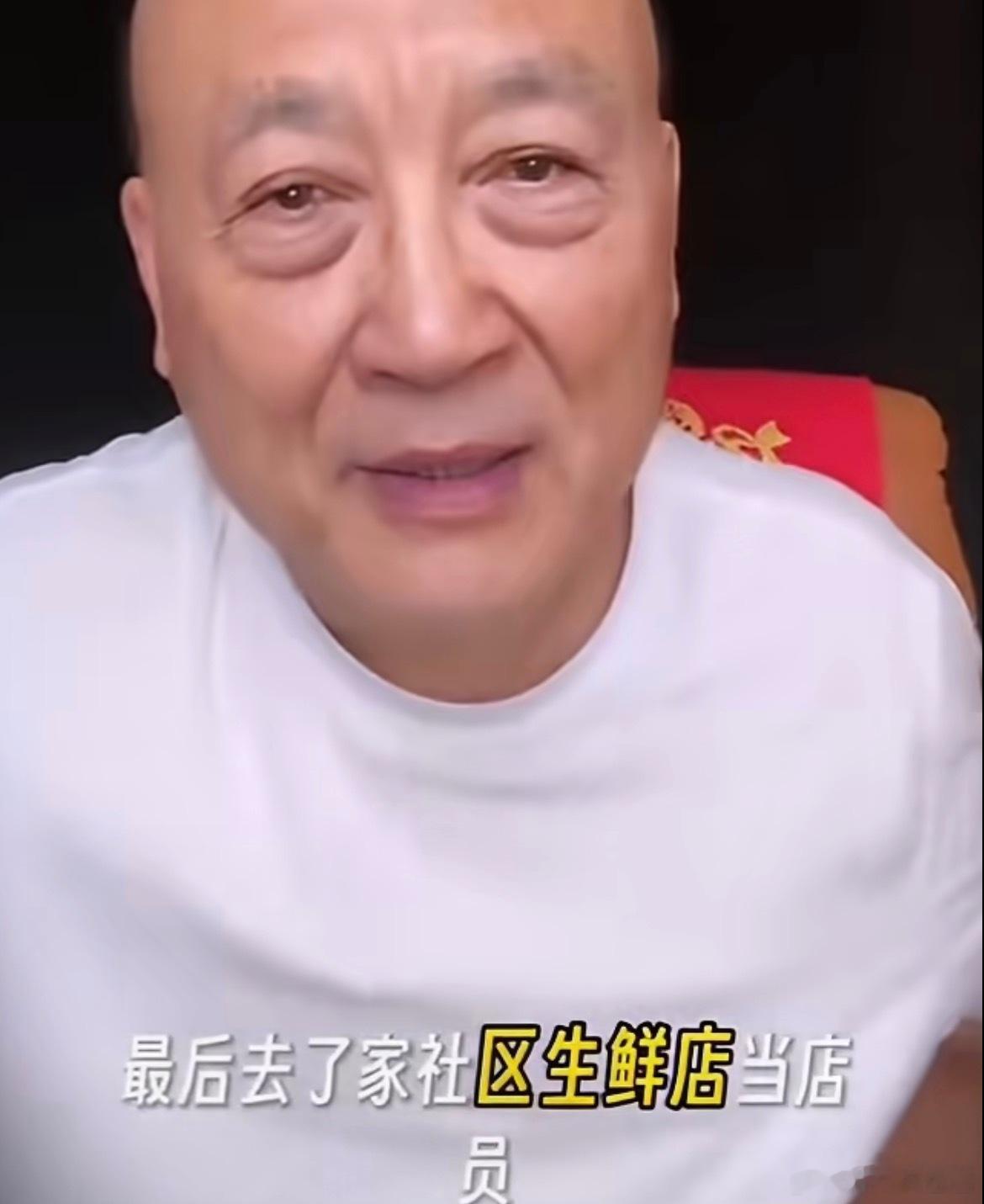 #两个闺女一个985一个菜市场#
老爷子以前觉得两个女儿一个天一个地，现在反过来一个进互联网大厂，一个在社区生鲜店上班，其实他活了一辈子都没想开，用工作去评判孩子高低真的太片面了，两个孩子各有各的价值，一个在外打拼有出息，一个留在身边贴心陪伴，不能在同一个人身上既要体面光鲜，又要贴身照 ​