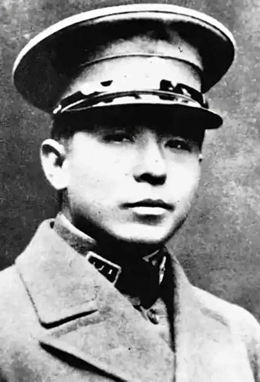 1958年，张学良时隔22年再见蒋介石，对蒋介石说：“总统，你老了。”蒋介石看了张学良一眼，淡定地说：“你头秃了！”
 
车子发动时，张学良又回头看了一眼那栋灰扑扑的房子。车窗外的树影滑过去，他忽然觉得有点恍惚，好像刚才那半小时是做了一场梦。司机是个年轻人，目不斜视地开着车，一路上什么话都没说。