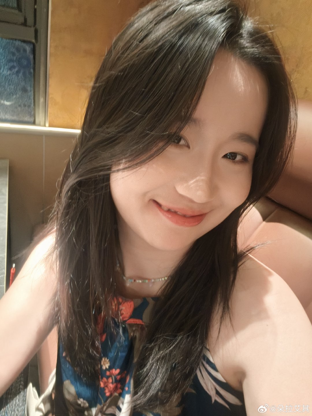 瑞幸的小苹果还不错，虽然很可爱啦，但也太少了，嘬两口就没了[二哈]

宝莱坞依旧好吃，薄荷酱狂热爱好者真的很喜欢印度菜😋 ​