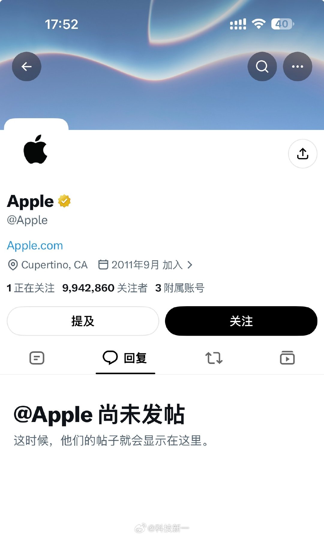 苹果这家公司真的好直接，库克离任CEO，立马取关库克，关注了新CEO。但我好奇，这将近一千万粉丝，为啥一条帖子也没发？#苹果官方X账号取关库克# ​